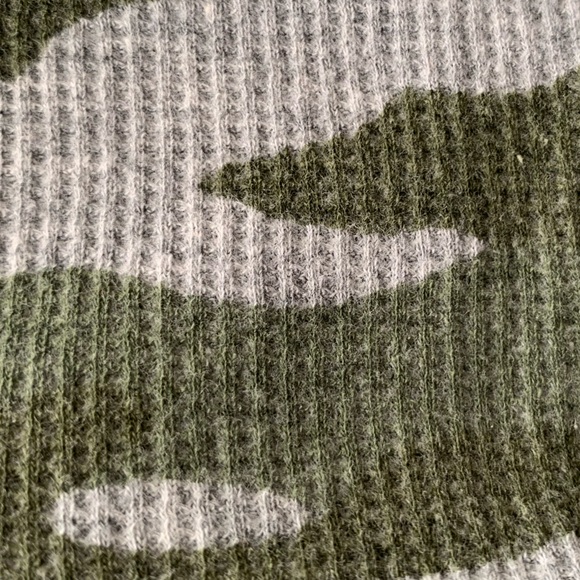 Old Navy Camo Cropped Tank Waffle Knit Size Large - Picture 6 of 9
